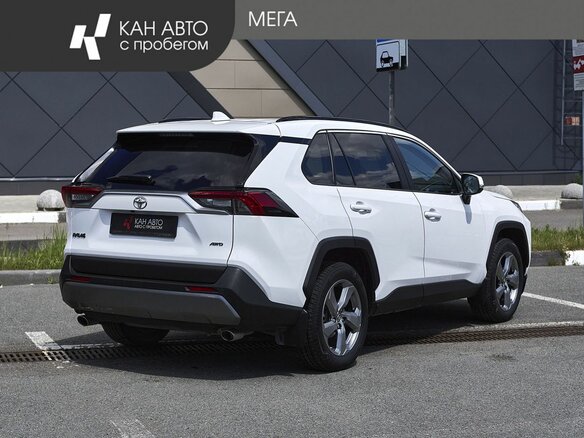 2021 Toyota RAV4 V (XA50), белый, 3447000 рублей - вид 1