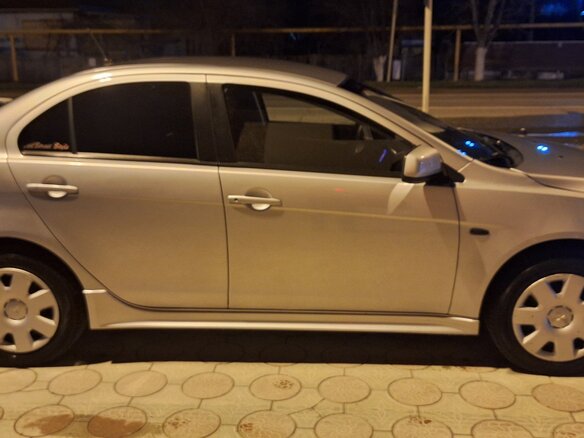 2007 Mitsubishi Lancer X, серебристый, 650000 рублей - вид 3