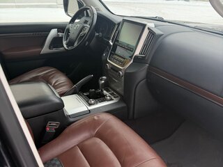 2016 Toyota Land Cruiser 200 Series Рестайлинг 2, чёрный, 6800000 рублей, вид 3
