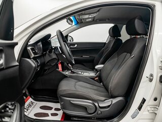 2019 Kia Optima IV Рестайлинг, белый, 2120000 рублей, вид 5