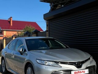 2020 Toyota Camry VIII (XV70), серебристый, 3000000 рублей, вид 1