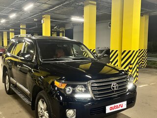 2014 Toyota Land Cruiser 200 Series Рестайлинг 1, чёрный, 3900000 рублей, вид 3
