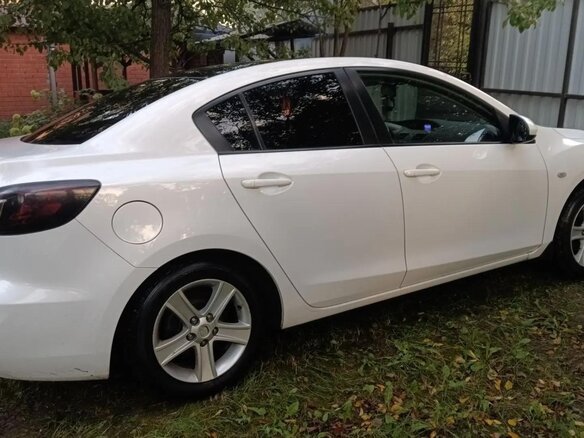 2011 Mazda 3 II (BL) Рестайлинг, белый - вид 3