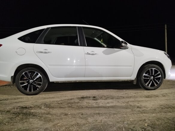 2024 Lada (ВАЗ) Granta I Рестайлинг, белый, 1000000 рублей - вид 2