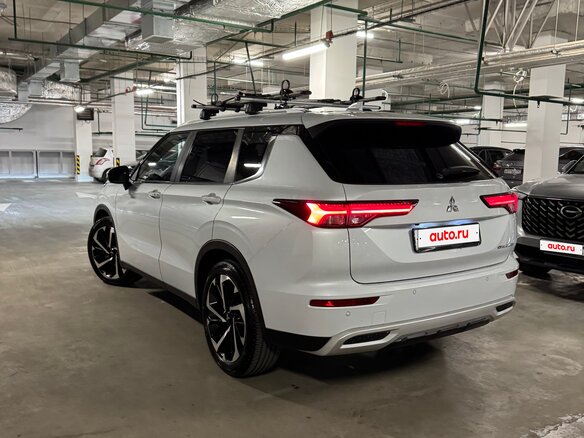 2022 Mitsubishi Outlander IV, белый, 3800000 рублей - вид 6