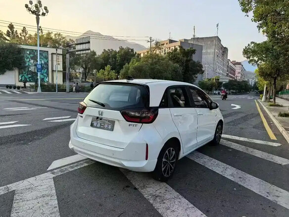 2023 Honda Fit Crosstar IV Рестайлинг, белый, 1213111 рублей - вид 7