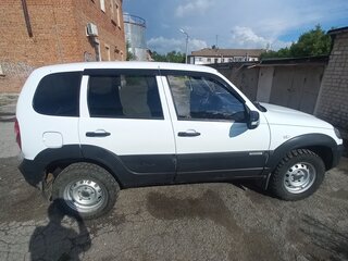 2017 Chevrolet Niva I Рестайлинг, белый, 650000 рублей, вид 2