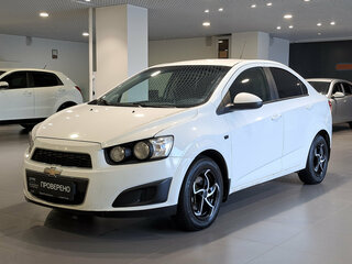 2013 Chevrolet Aveo II, белый, 474000 рублей, вид 1
