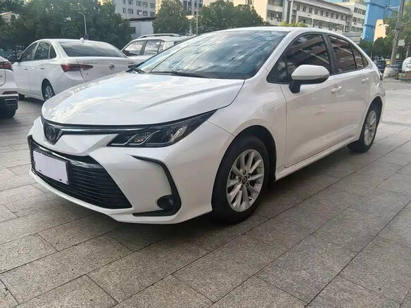 2022 Toyota Corolla XII (E210), белый, 1150000 рублей - вид 2