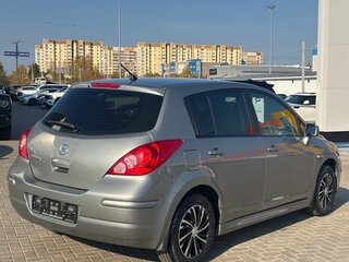 2011 Nissan Tiida I Рестайлинг, серый, 720000 рублей, вид 4