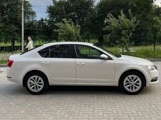 2018 Skoda Octavia III (A7) Рестайлинг, белый, 1450000 рублей, вид 2