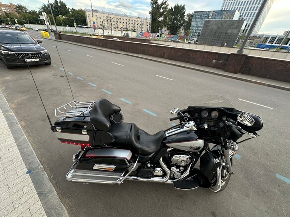 2011 Harley-Davidson Electra Glide, серый, 990000 рублей - вид 9