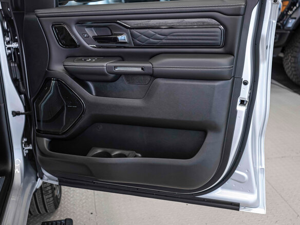 2026 Ram 1500 Crew Cab V Рестайлинг, серебристый, 12105636 рублей - вид 21