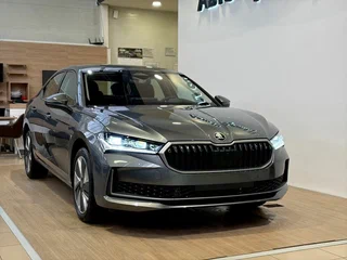 2025 Skoda Superb IV, серый, 5990000 рублей, вид 3