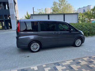 2018 Honda Stepwgn V Рестайлинг, серый, 2050000 рублей, вид 3