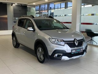 2018 Renault Sandero II Рестайлинг, серебристый, 1167000 рублей, вид 3