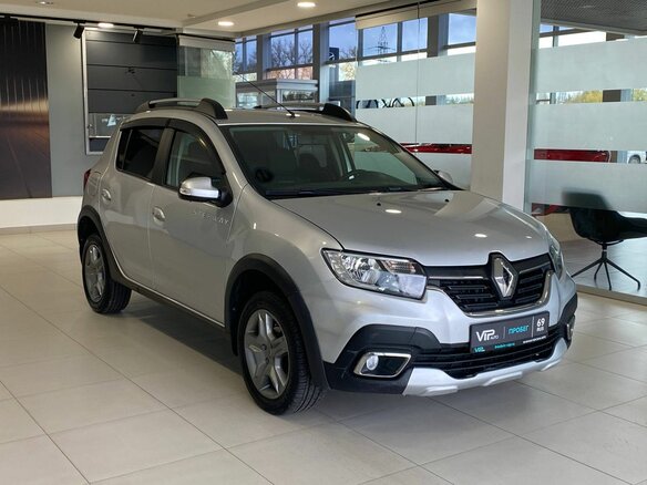2018 Renault Sandero II Рестайлинг, серебристый, 1167000 рублей - вид 2