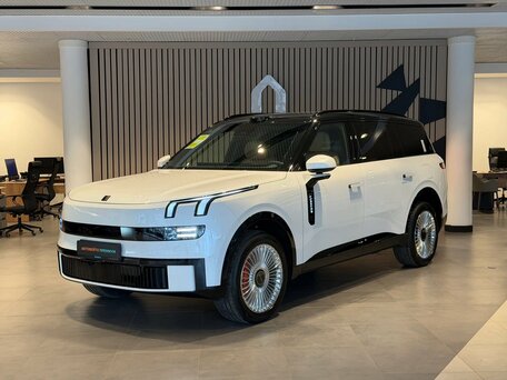 Lynk & Co 900