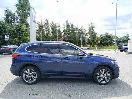 2020 BMW X1 16d sDrive II (F48) Рестайлинг, синий, 2370000 рублей, вид 4
