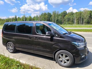 2018 Hyundai H-1 II Рестайлинг 2, коричневый, 3299999 рублей, вид 2