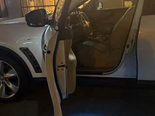 2012 Infiniti FX30d II (S51) Рестайлинг, белый, 2000000 рублей, вид 4