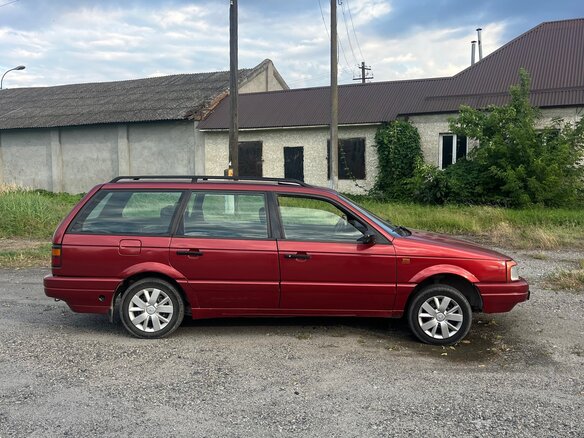 1992 Volkswagen Passat B3, красный, 185000 рублей - вид 6