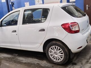 2015 Renault Sandero II, белый, 450000 рублей, вид 4