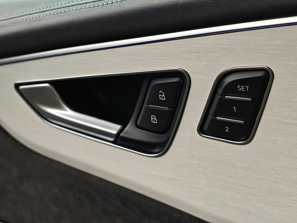 2019 Audi Q8 45 TDI I (4M), синий, 5509000 рублей - вид 20