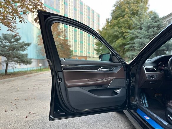 2020 BMW 7 серии 730d xDrive VI (G11/G12) Рестайлинг, чёрный, 8500000 рублей - вид 30