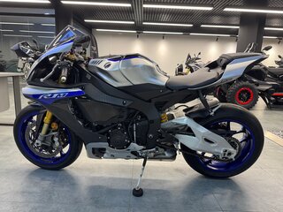 2017 Yamaha YZF-R1, серый, 1990000 рублей, вид 2