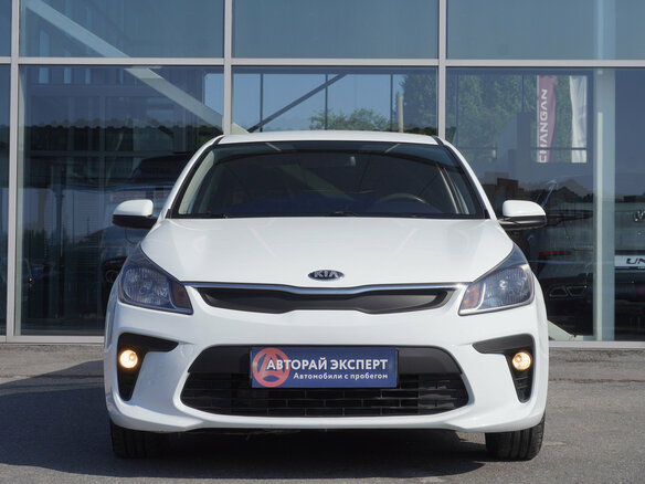 2018 Kia Rio IV, белый, 1191000 рублей - вид 1