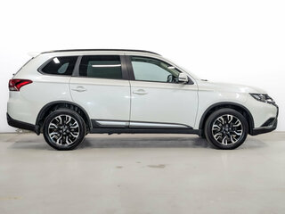 2021 Mitsubishi Outlander III Рестайлинг 3, белый, 2650000 рублей, вид 4