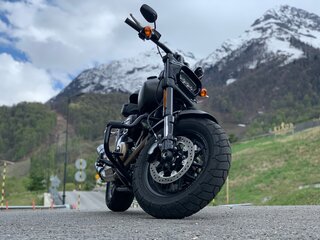 2018 Harley-Davidson Fat Bob, серый, 2000000 рублей, вид 2
