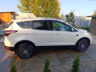 2017 Ford Escape III Рестайлинг, белый, 1490000 рублей, вид 4