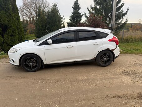 2013 Ford Focus III, белый, 390000 рублей, вид 4