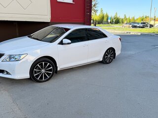 2012 Toyota Camry VII (XV50), белый, 1650000 рублей, вид 1