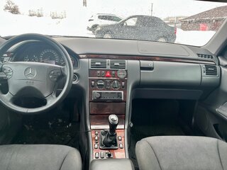2000 Mercedes-Benz E-Класс 280 II (W210, S210) Рестайлинг, серый, 649000 рублей, вид 5
