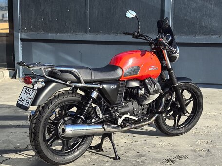 2014 Moto Guzzi V 7, красный, 580000 рублей, вид 2