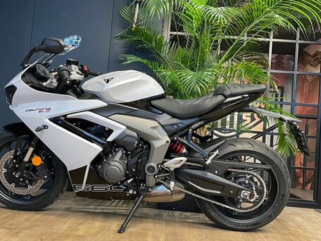 2025 Triumph Daytona 660, белый, 1150000 рублей, вид 4