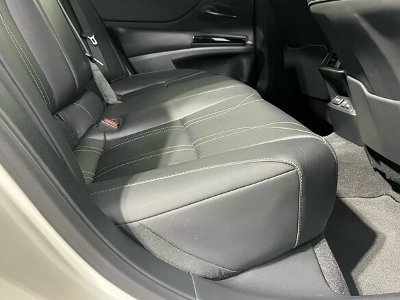 2022 Lexus ES 250 VII Рестайлинг, белый, 4600000 рублей - вид 16