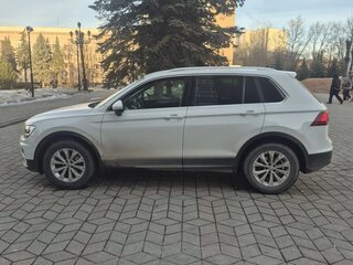 2017 Volkswagen Tiguan II, белый, 2050000 рублей, вид 4