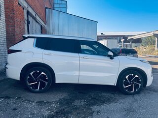 2023 Mitsubishi Outlander IV, белый, 4590000 рублей, вид 5