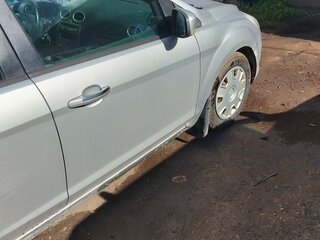 2010 Ford Focus II Рестайлинг, серебристый, 480000 рублей, вид 5
