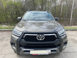 2020 Toyota Hilux VIII Рестайлинг 2, коричневый, 5500000 рублей, вид 2