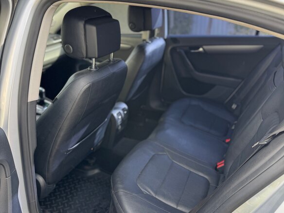 2012 Volkswagen Passat B7, серебристый, 999999 рублей - вид 28
