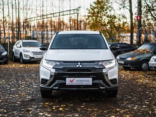 2021 Mitsubishi Outlander III Рестайлинг 3, белый, 2483000 рублей, вид 3