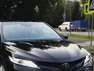 2020 Toyota Camry VIII (XV70), чёрный, 3258000 рублей, вид 3
