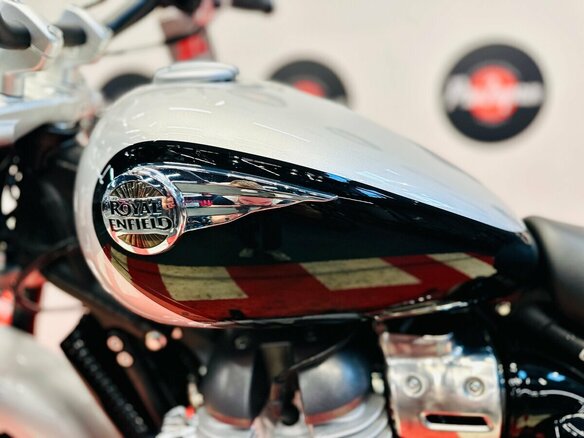 2026 Royal Enfield Super Meteor, серебристый, 773000 рублей - вид 15