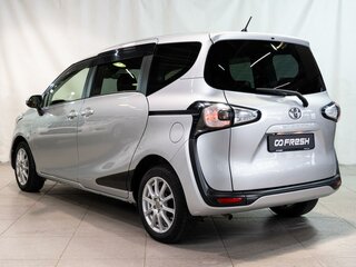 2017 Toyota Sienta II, серый, 1299000 рублей, вид 2