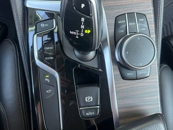 2019 BMW 5 серии 520d xDrive VII (G30/G31/G38), белый, 3200000 рублей - вид 19